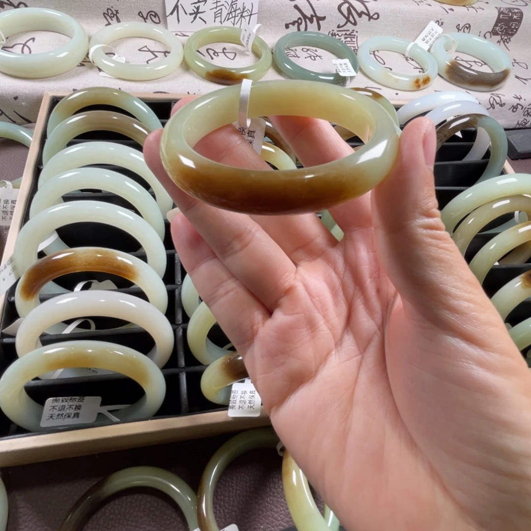 和田玉未镶嵌手镯