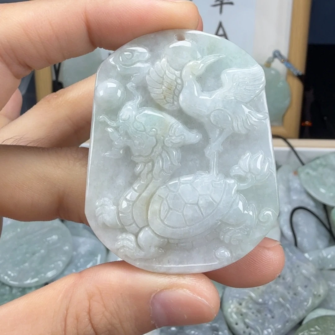 翡翠挂件未镶嵌翡翠