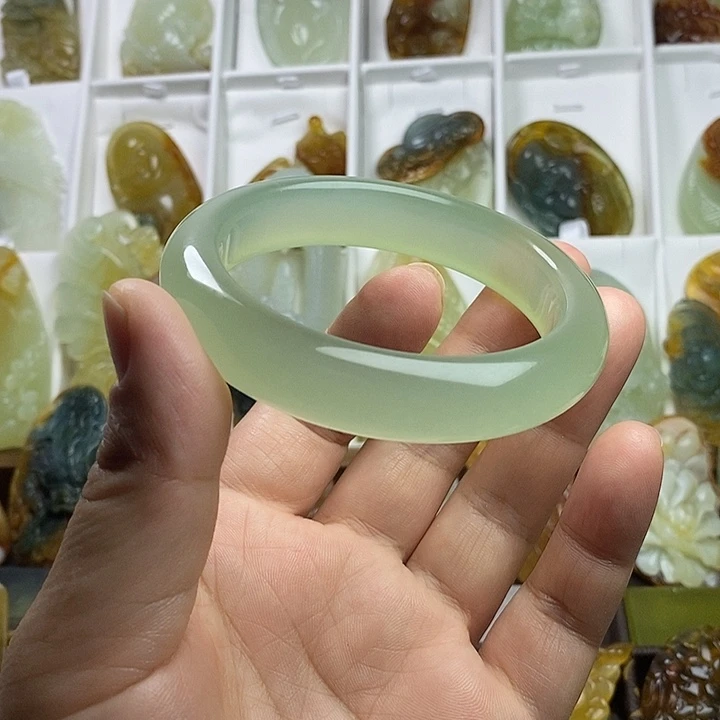 蛇纹石玉未镶嵌手镯