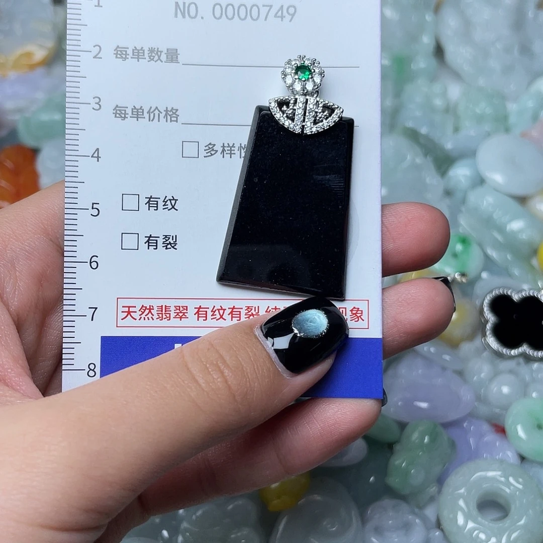 翡翠未镶嵌颈饰749