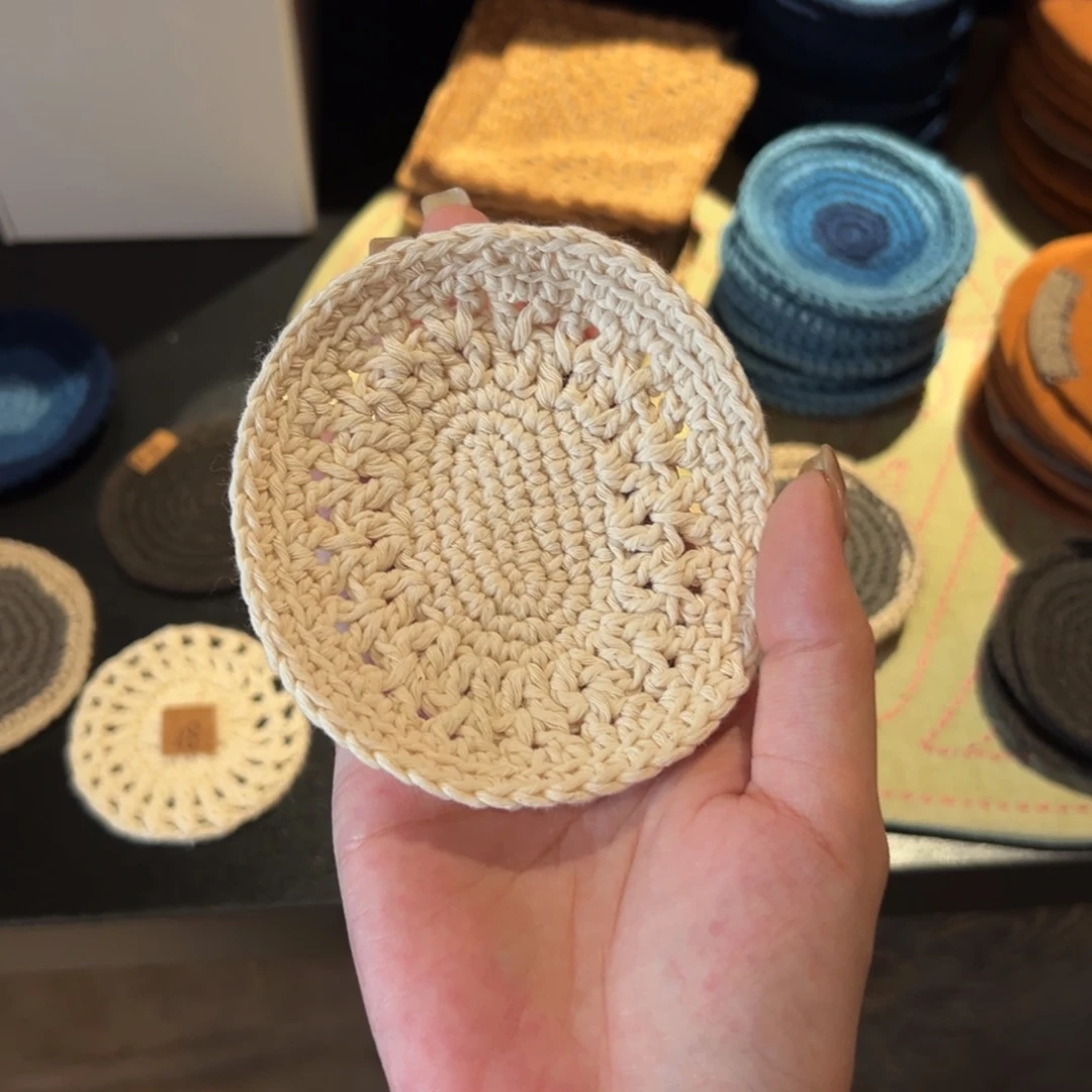 瓷片陶瓷。      陶瓷。
