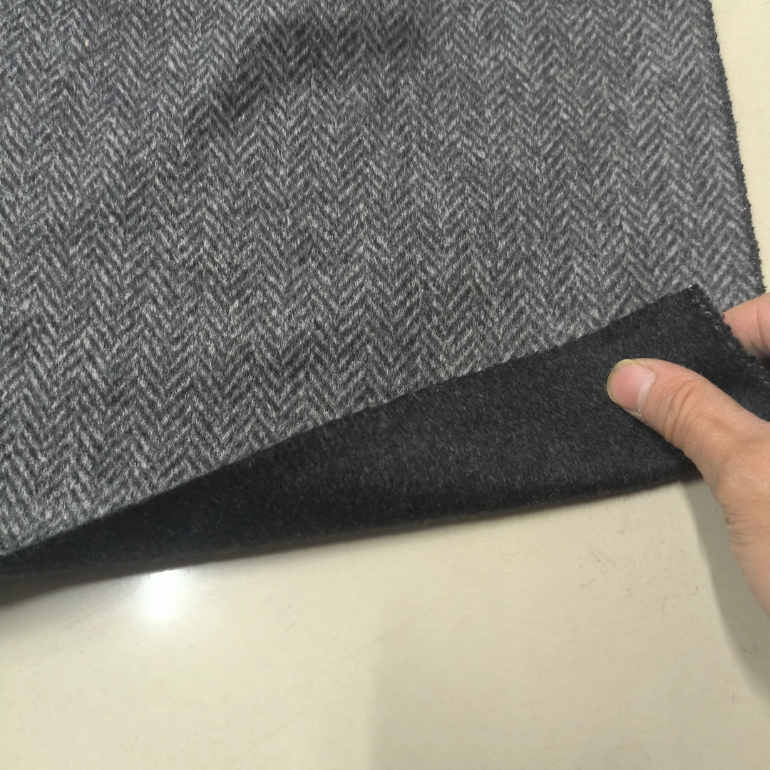 灰色人字纹双面毛呢面料030号1米价，幅宽1.5米，克重800克