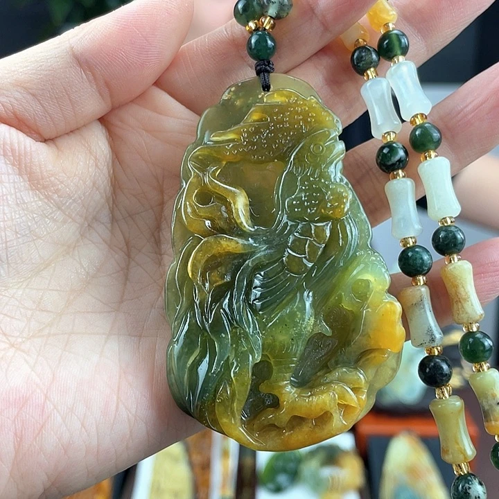 蛇纹石玉未镶嵌颈饰