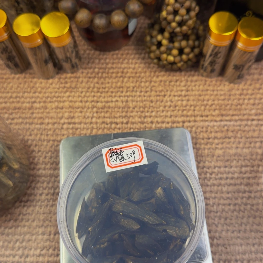 ****姐蓝宝石块料50克。。。。。