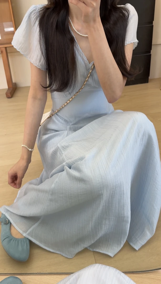 法式白月光v领连衣裙温柔初恋奶甜减龄高级感收腰裙子夏