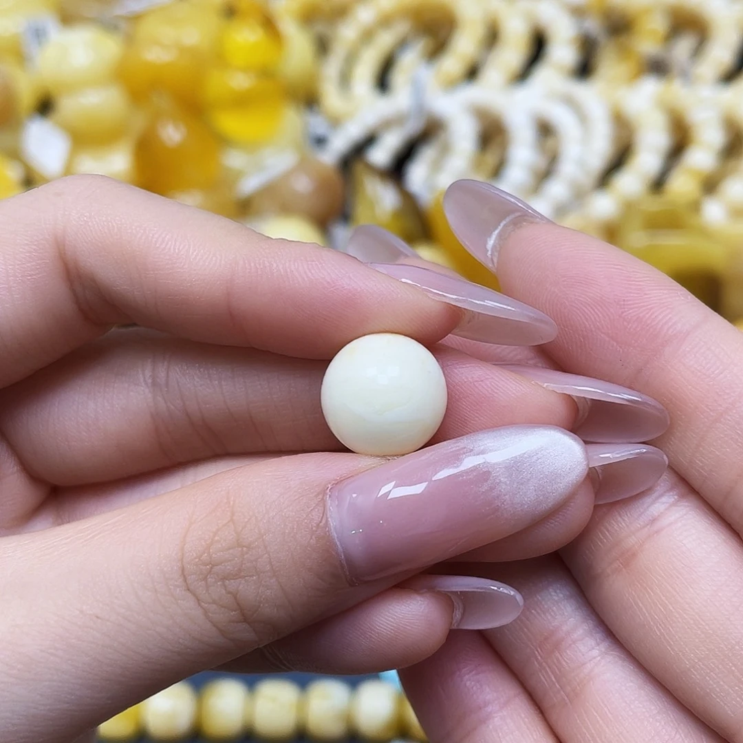 蜜蜡未镶嵌裸石圆珠13mm沁色开孔