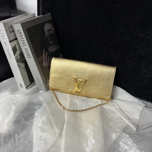 95新 LouisVuitton/路易威登 Lv 金色斜挎包单肩包（手拿包）