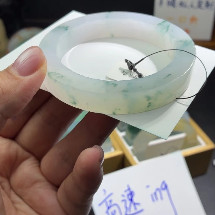 定制翡翠未镶嵌翡翠手镯