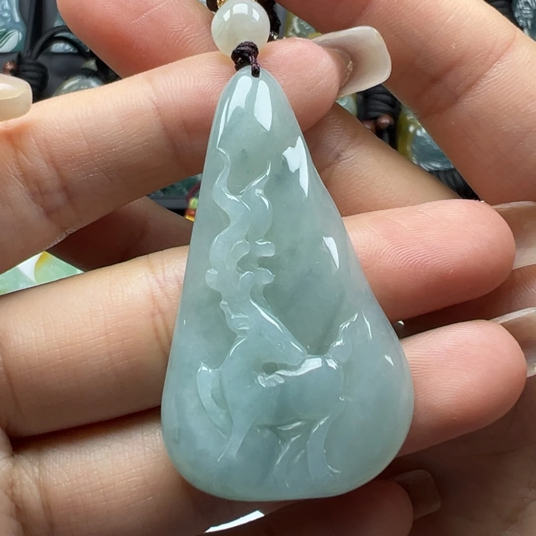 翡翠未镶嵌颈饰小鹿
