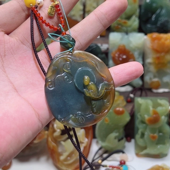 吃***要岫玉未镶嵌吊坠(赠链)