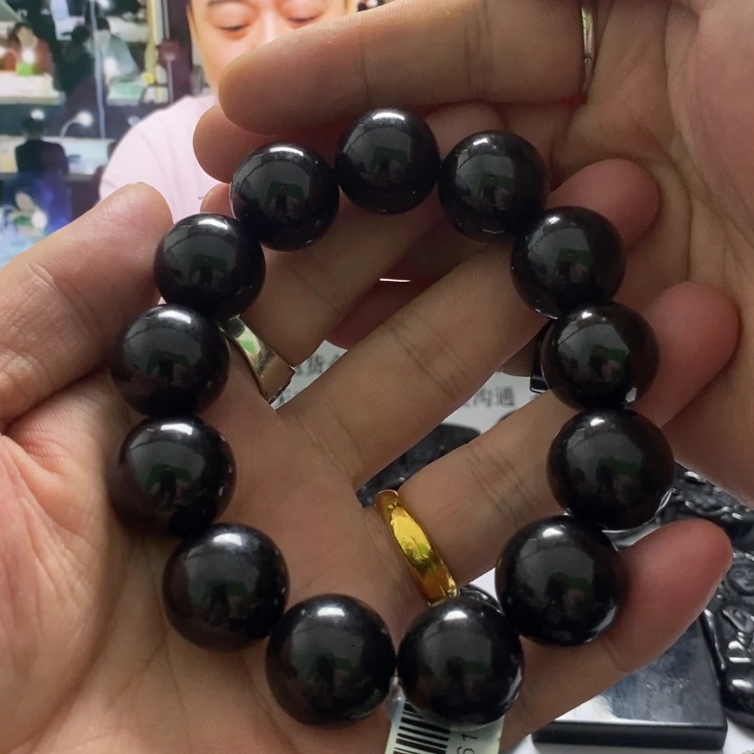 翡翠未镶嵌吊坠(不含链)卡8左右