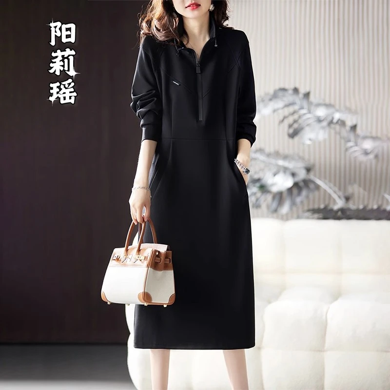 立领卫衣连衣裙女2025早秋新款大码宽松显瘦洋气减龄赫本风小黑裙