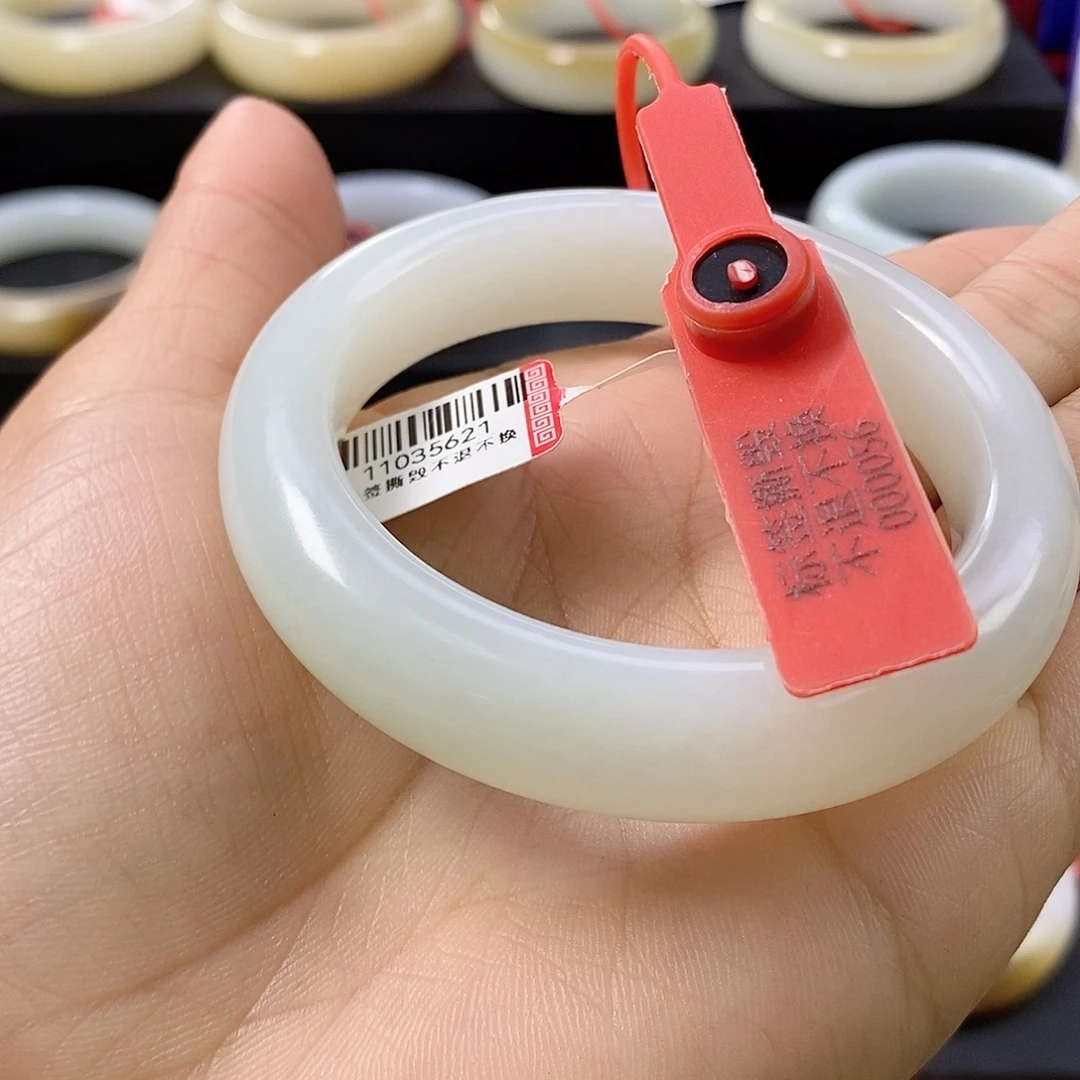 一***巴和田玉未镶嵌手镯56