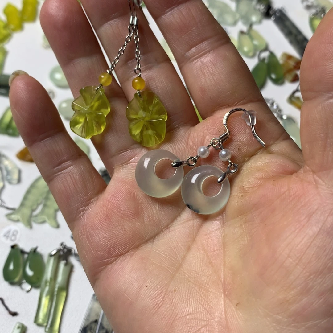 蛇纹石玉未镶嵌耳坠