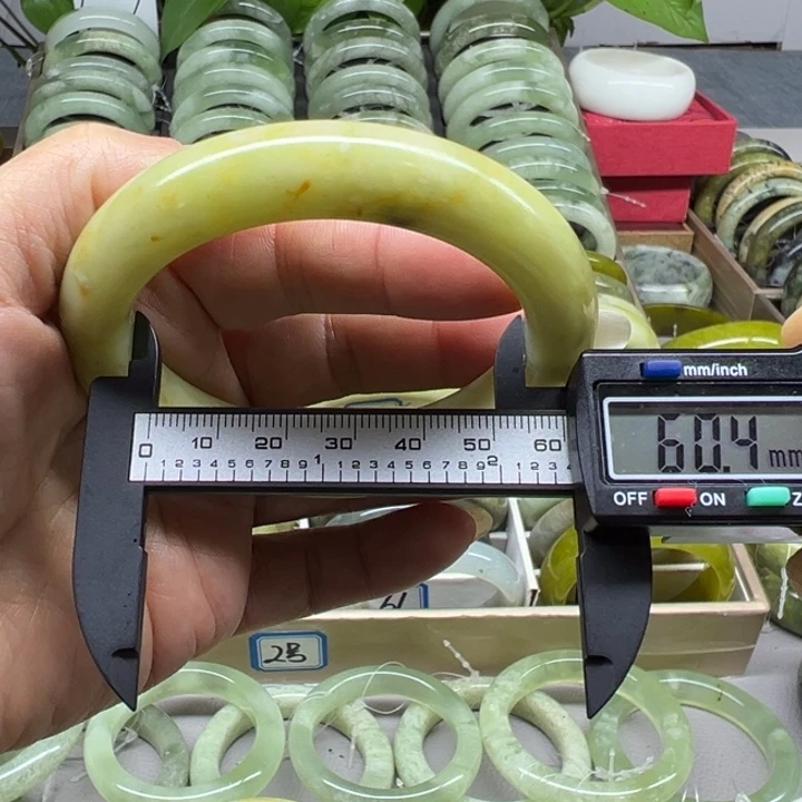 蛇纹石玉未镶嵌手镯59