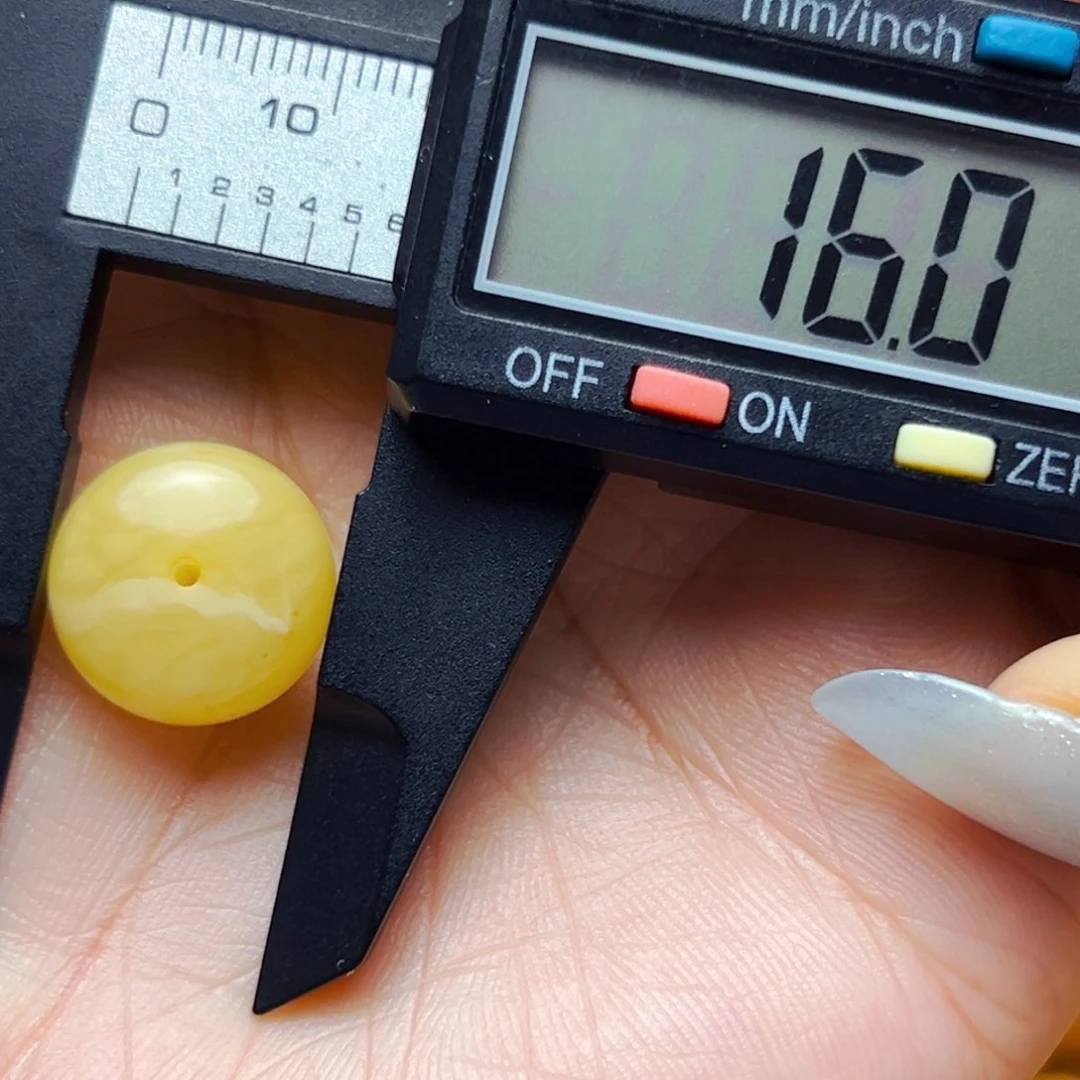 未镶嵌蜜蜡裸石16mm微瑕扣子