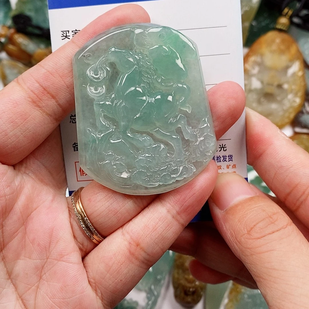翡翠未镶嵌颈饰马