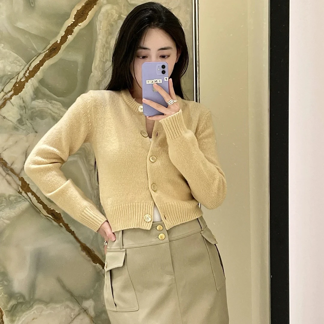 未使用 Celine/思琳 au427 纯色凯旋门小logi单排扣针织衫 羊毛