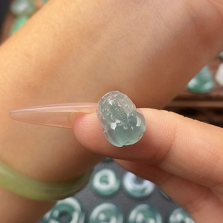 颈饰未镶嵌翡翠貔貅