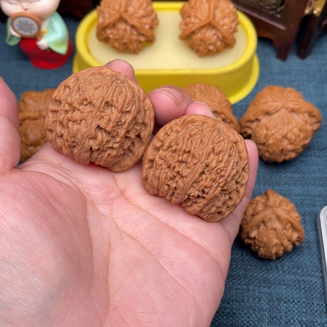 文玩核桃把件全品红皮球疆40.5