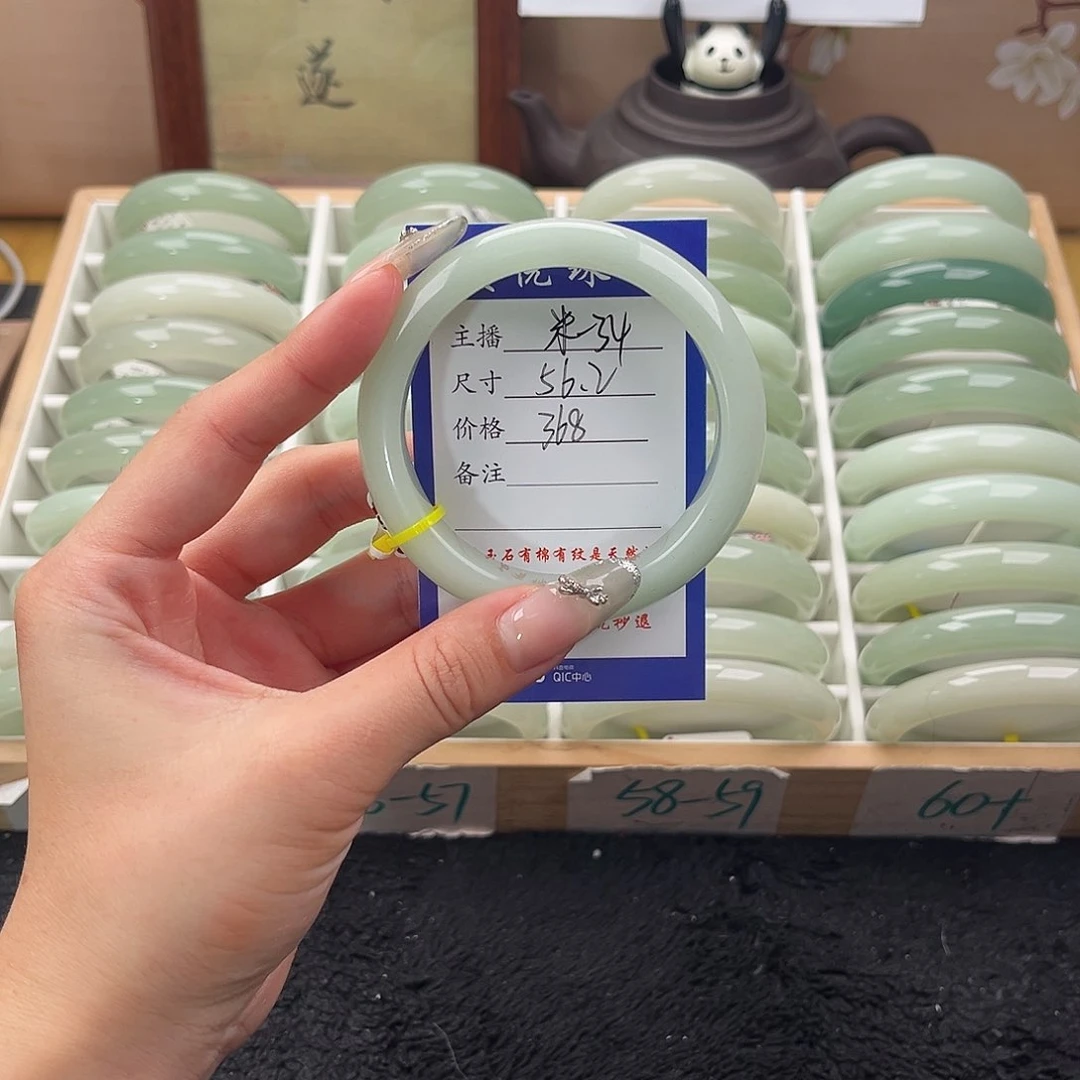 未镶嵌手镯石英质玉夏*