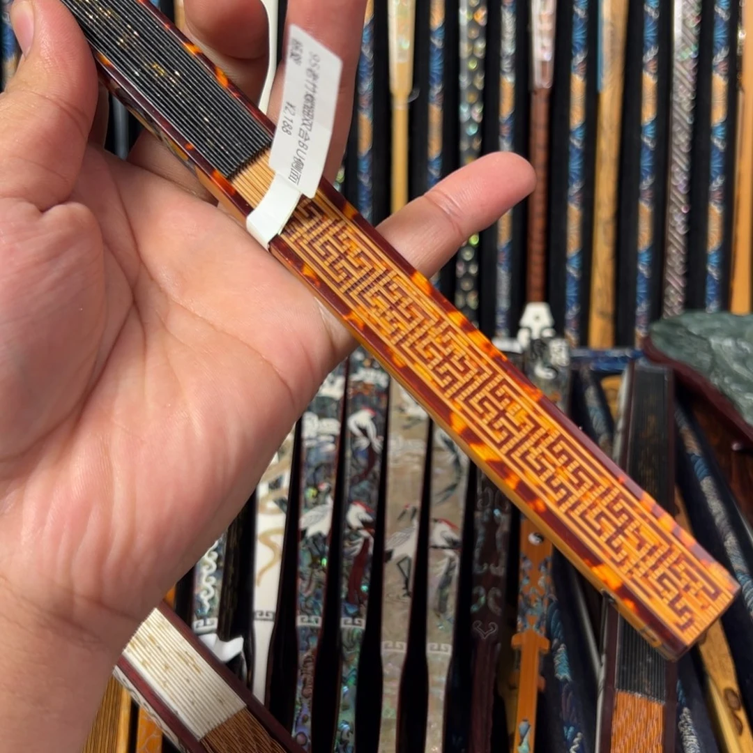 用***7扇子扇子的设计非常精致