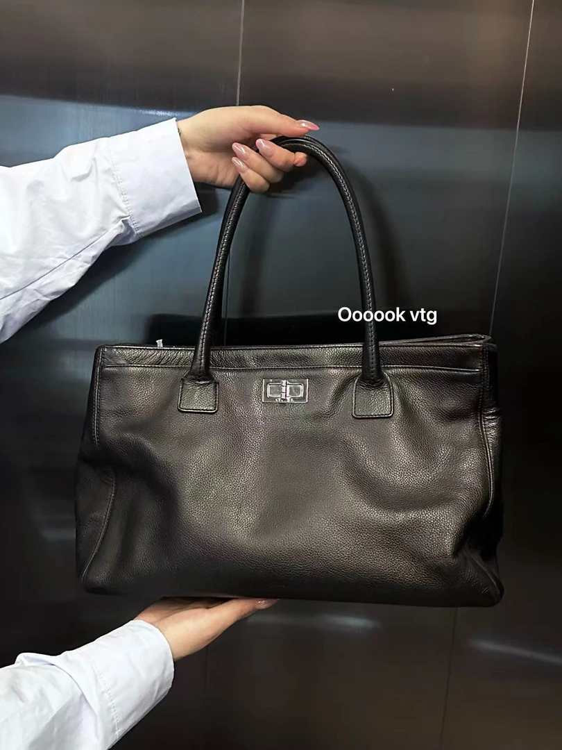 95新 Chanel/香奈儿 Chanel香奈儿  黑银cerf手提包