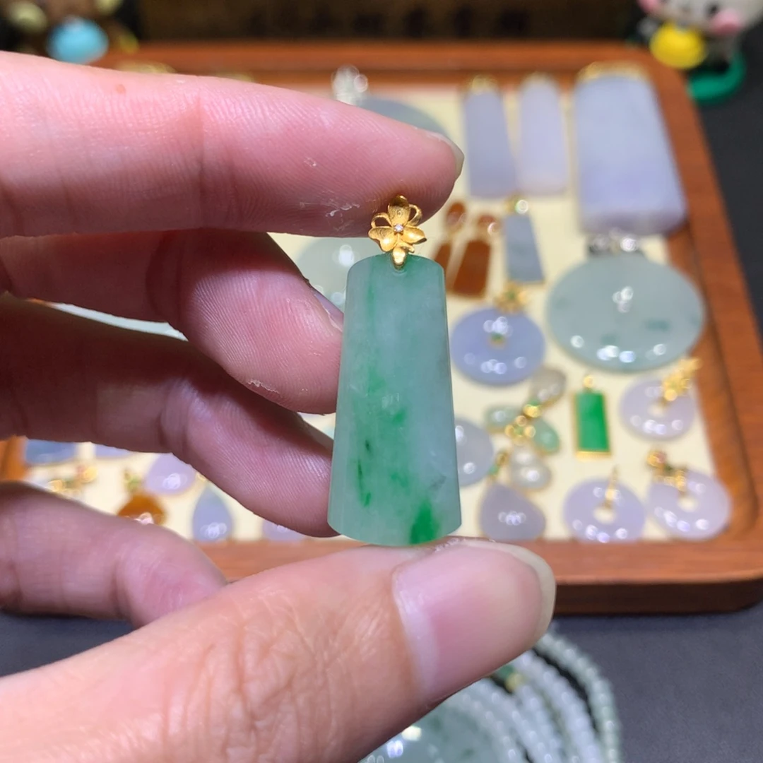 吊坠(不含链)18K金镶嵌翡翠