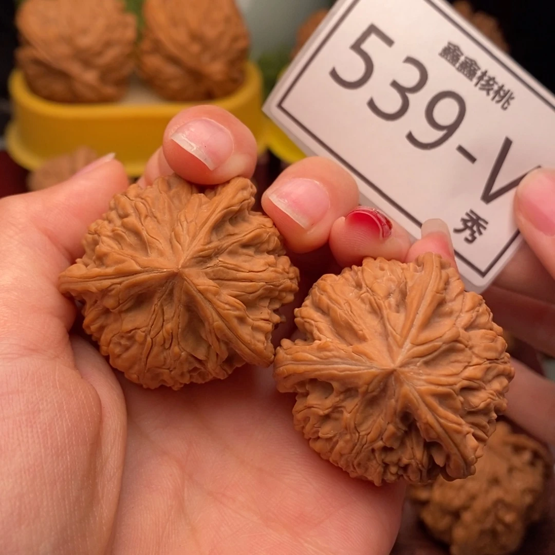 Y***l把件桃核玉龙奔39，