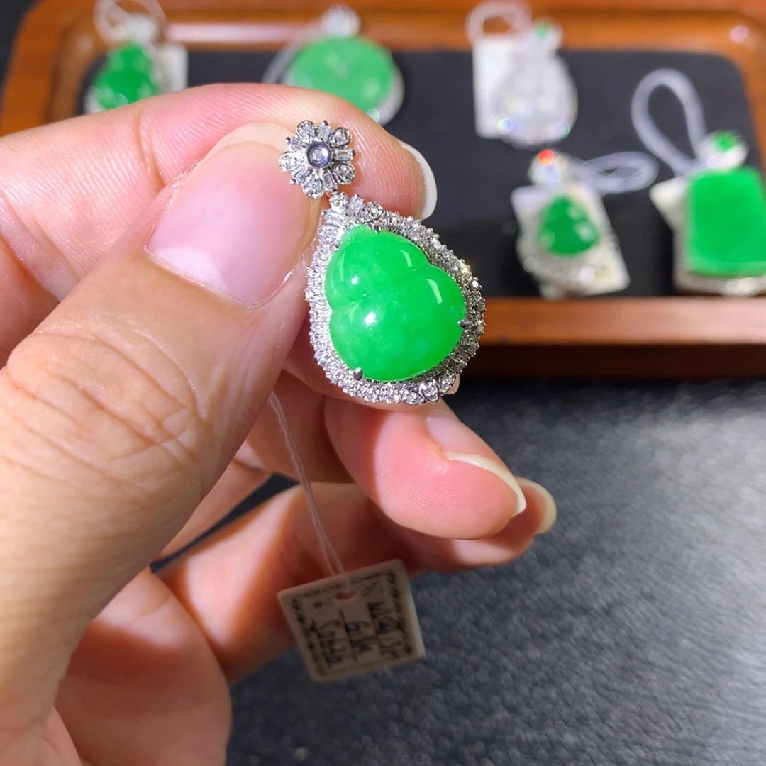 颈饰18K金镶嵌翡翠翡翠