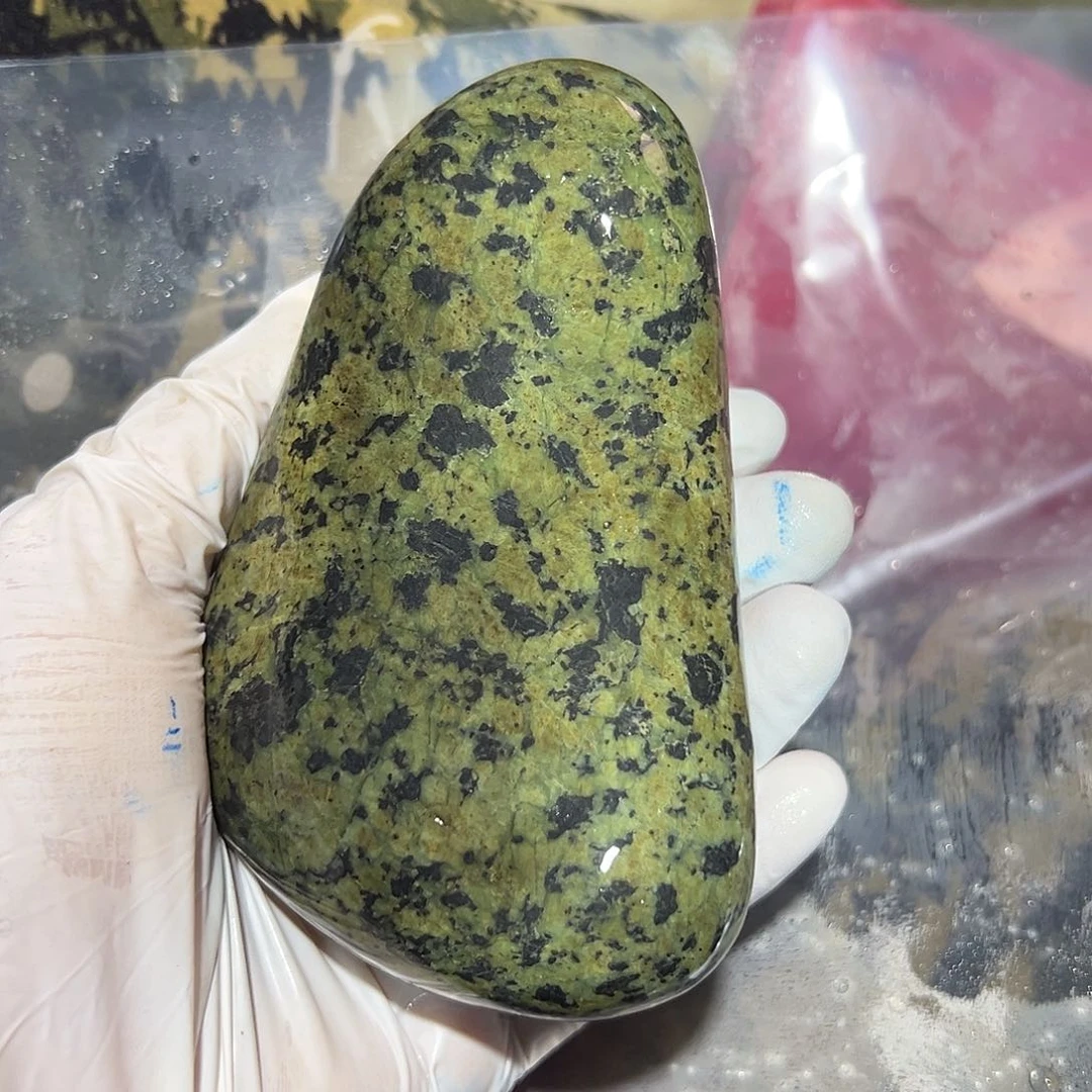 未镶嵌蛇纹石玉西藏藏玉药王石：**：