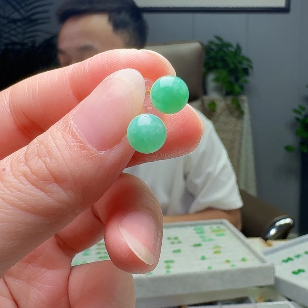 翡翠18K金镶嵌耳饰天然