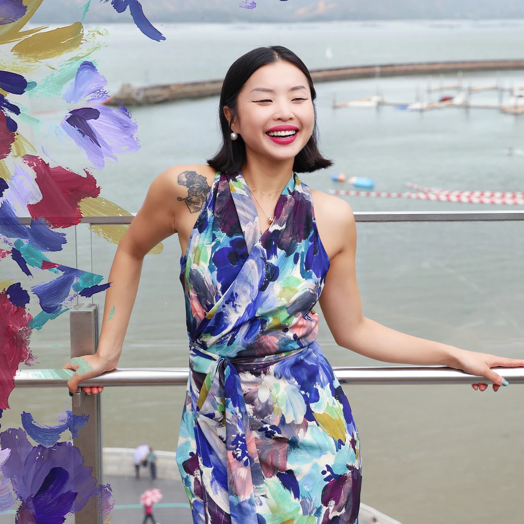 《雨后花园》SBM联名伦敦工作室桑蚕丝裹身式优雅挂脖连衣裙