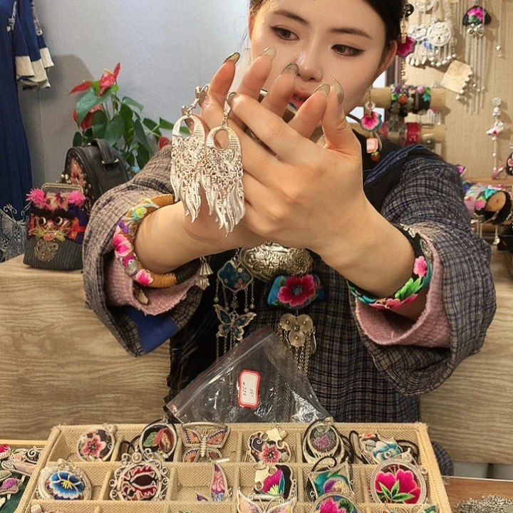 花岗石铁合金耳环