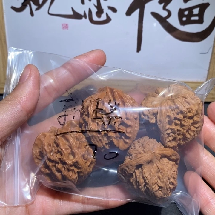 郭***1桃核吊坠你不接是你说不