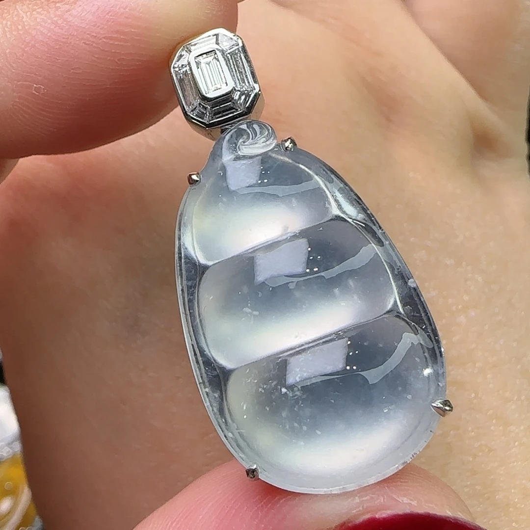 翡翠18K金镶嵌颈饰天然翡翠