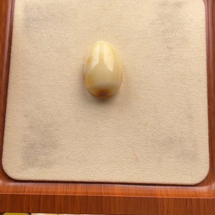 裸石琥珀未镶嵌好