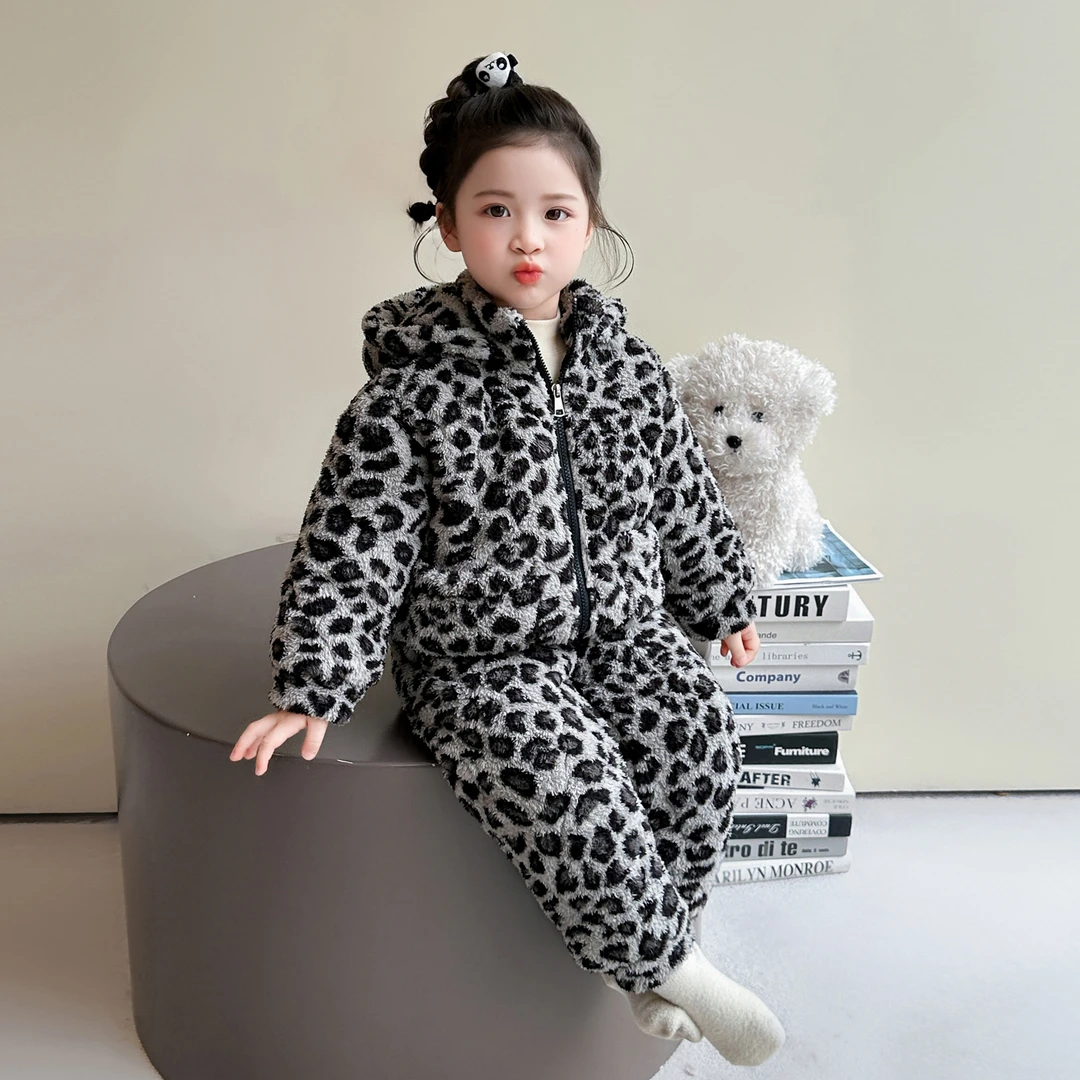 女童睡衣套装冬季新款三层加绒夹棉女宝宝豹纹连帽加厚保暖家居服