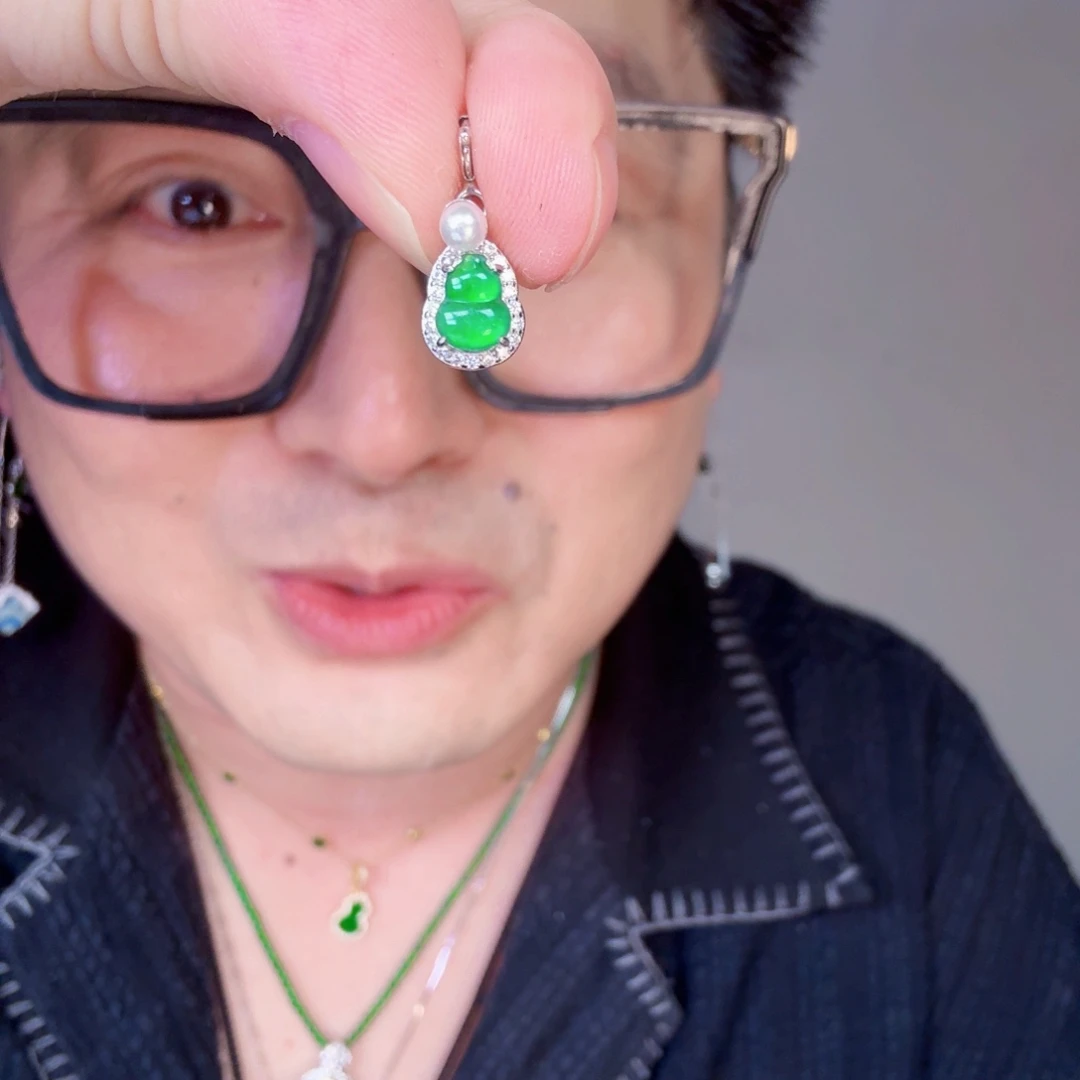 翡翠挂件未镶嵌一件