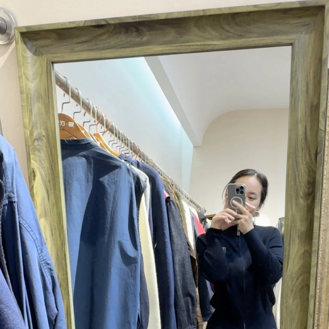 ［爱衣橱女装］百搭藏蓝法式宽松型时尚打底女士针织精纺羊毛开衫