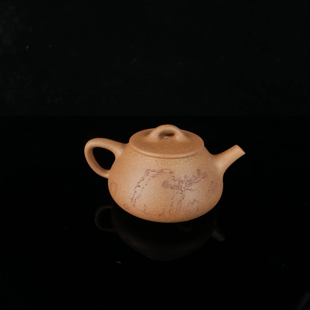 B6062 朱建忠绘画，陈伟制壶，曹世庆陶刻 平盖⽯瓢，段泥⽼料160cc