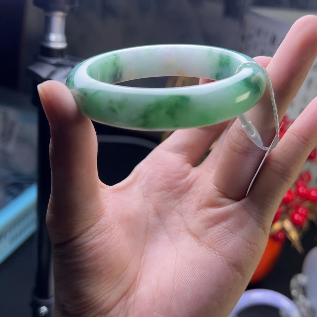 未镶嵌正圈定制翡翠辣绿花