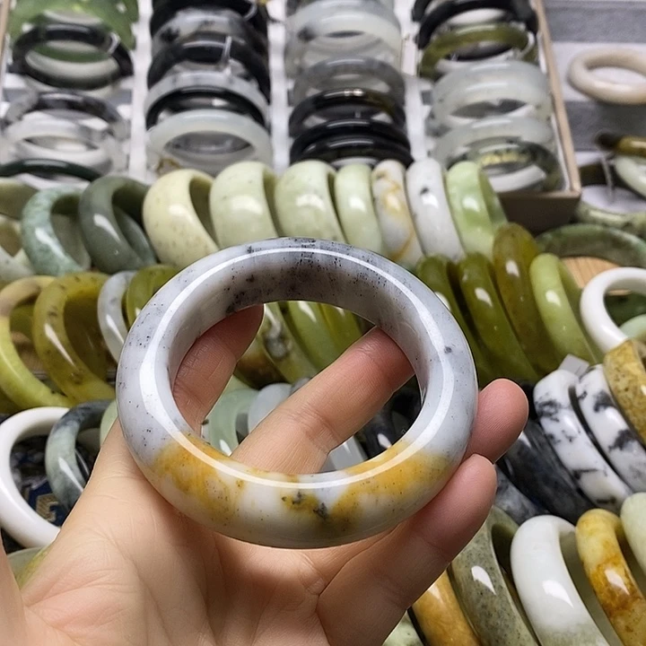 蛇纹石玉未镶嵌手镯