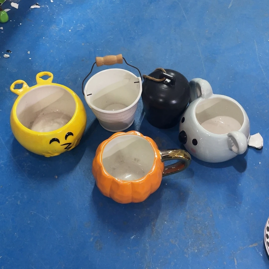 摆件?****?  磕碰。封釉。