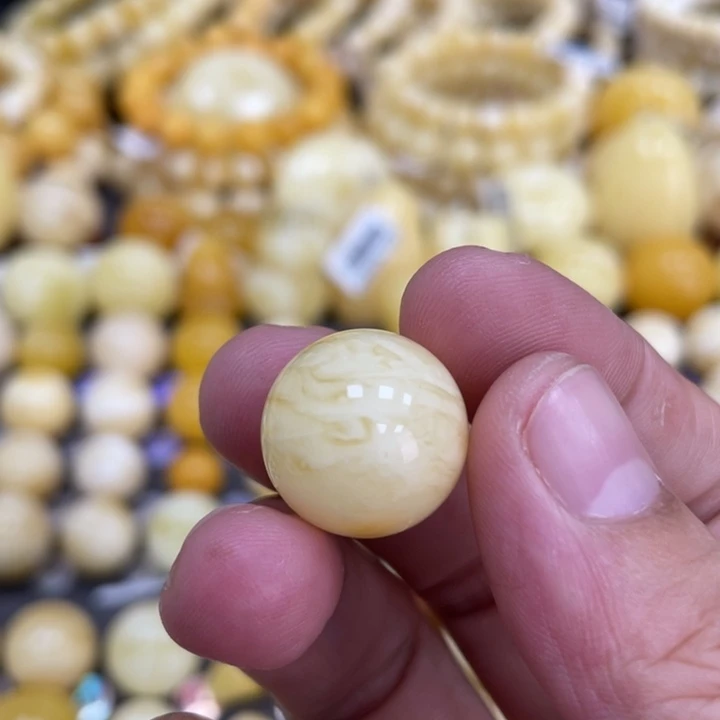 蜜蜡未镶嵌裸石16.6mm瑕疵妖花