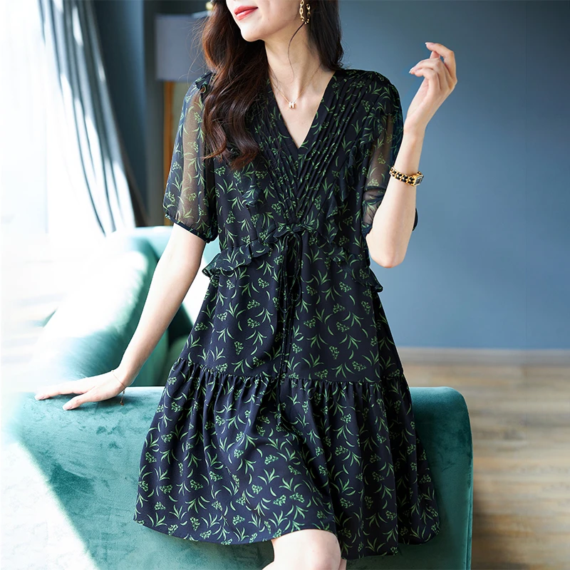 女士洋气裙子夏季小个子高端轻奢气质显瘦法式收腰碎花裙连衣裙