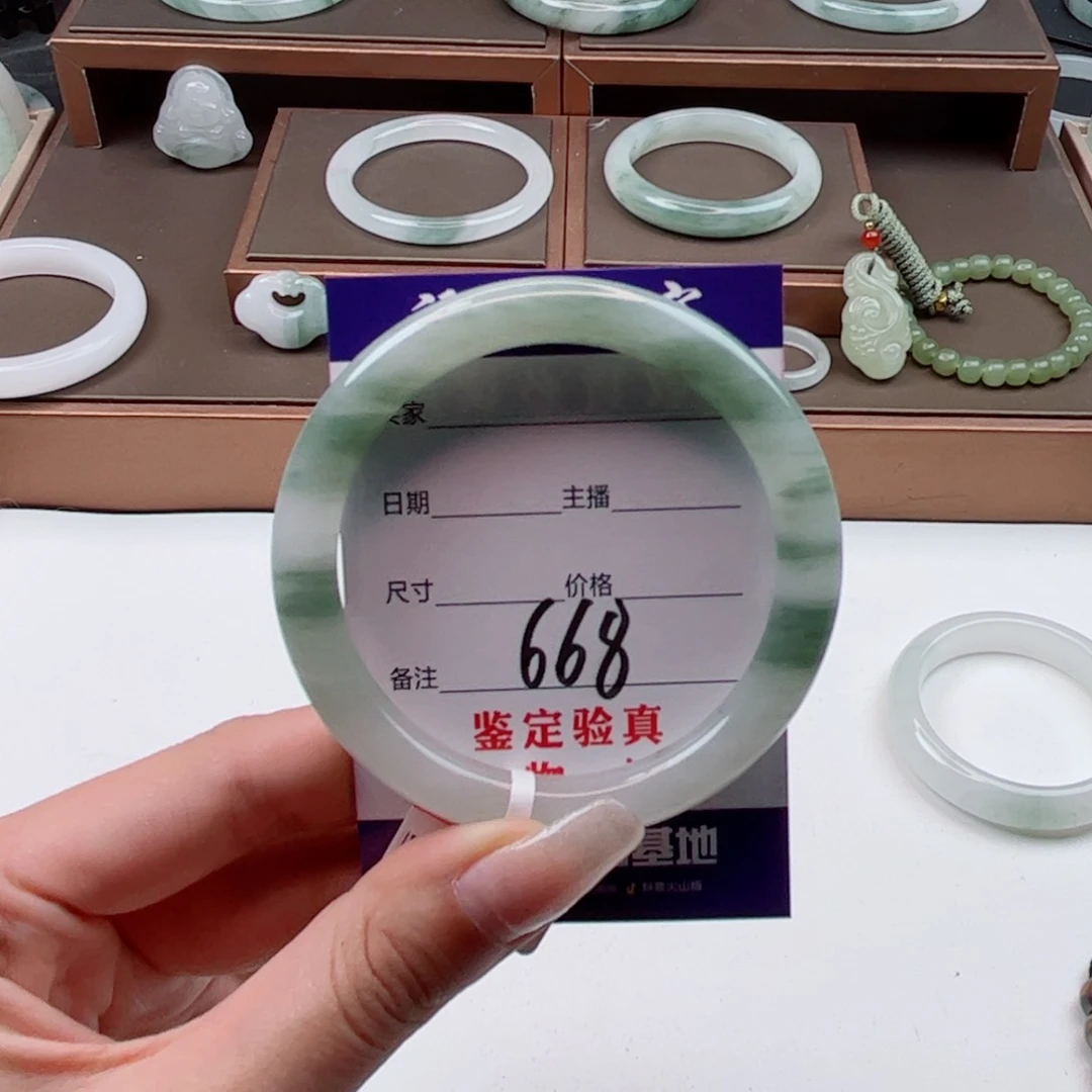 石英质玉手镯未镶嵌清*哦