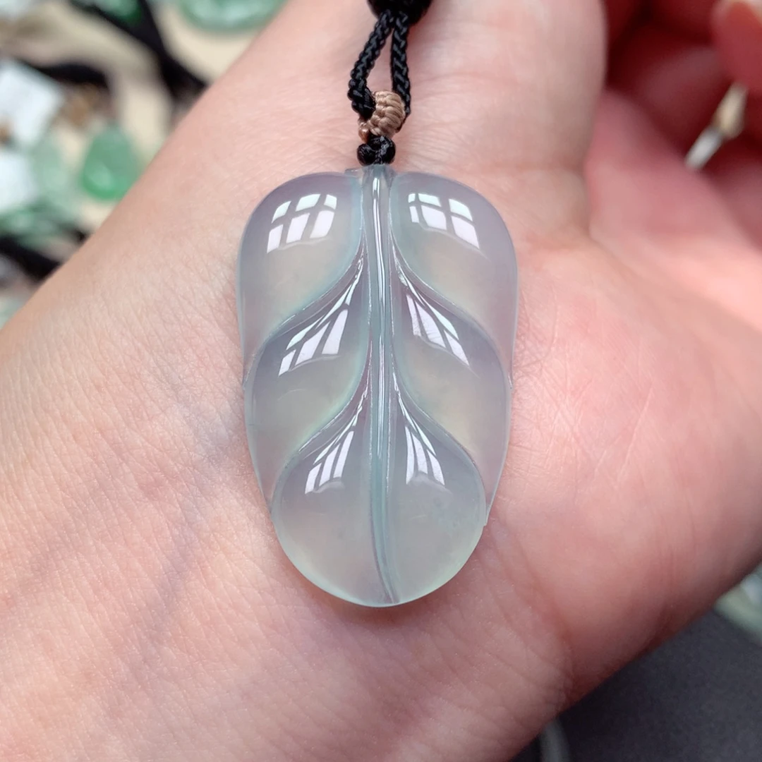 翡翠未镶嵌颈饰叶子