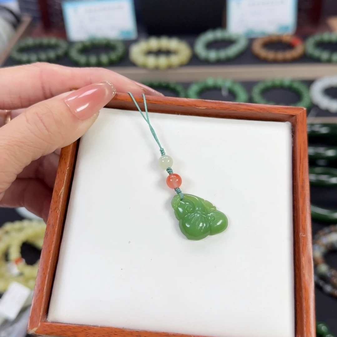 四***点和田玉未镶嵌吊坠(不含链)