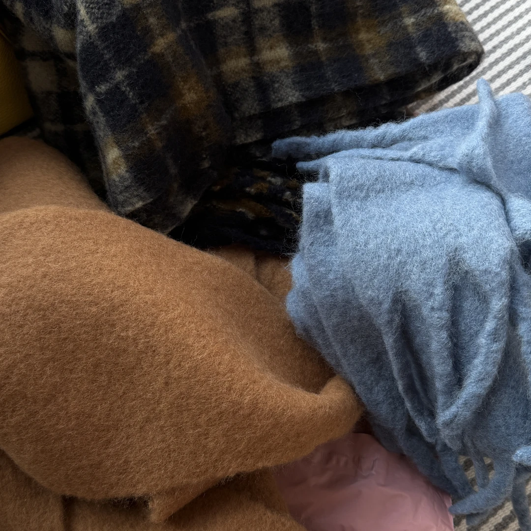 冬天暖暖的围巾三个颜色